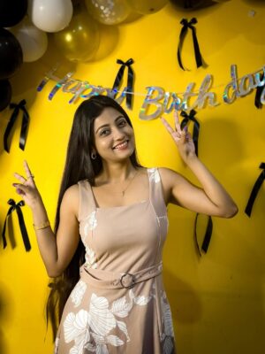 Sasmita Piyali Sahoo Instagram - It is not how much we have, but how much we enjoy, that makes happiness🧿❤️..
.
.
#picofthday #family #purelove #happiness #special #feelings #smile #laugh #positivity #vibes #birthday #celebration #instagram #sasmitapiyalisahoo
