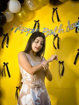 Sasmita Piyali Sahoo Instagram - It is not how much we have, but how much we enjoy, that makes happiness🧿❤️..
.
.
#picofthday #family #purelove #happiness #special #feelings #smile #laugh #positivity #vibes #birthday #celebration #instagram #sasmitapiyalisahoo