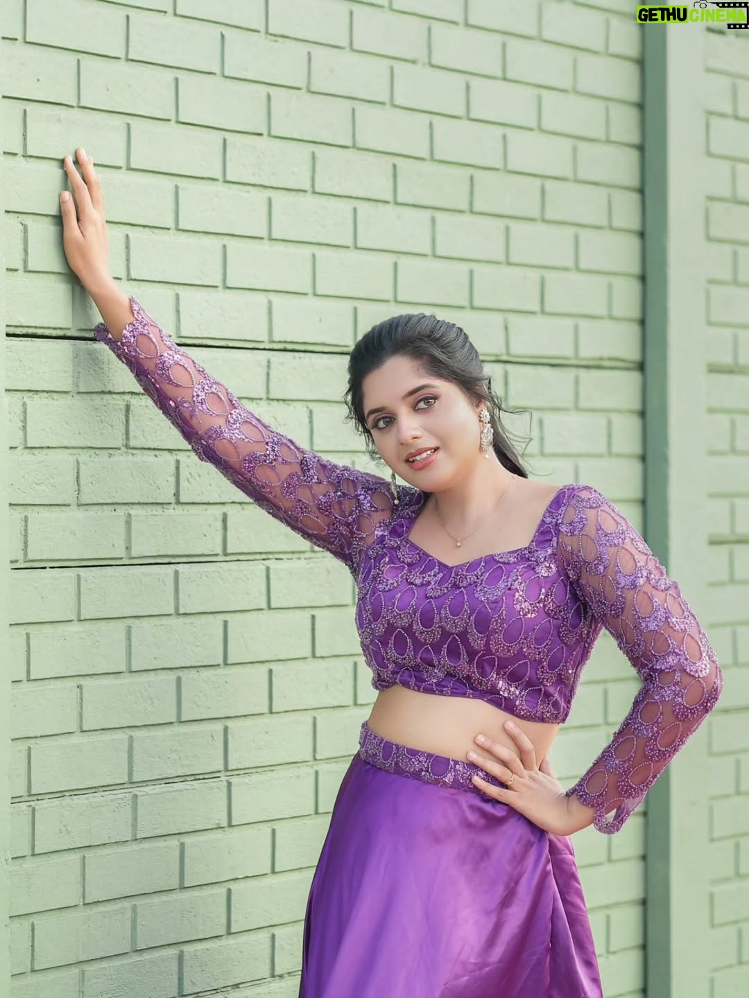 Sathya Devarajan - 9.2K Likes - Officially declaring purple as My colour 💜
.
.
.
.
#DhanamSerial #SathyaDevarajan #tamilactress #viralpic #vijaystars