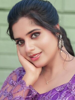 Sathya Devarajan Instagram - Officially declaring purple as My colour 💜
.
.
.
.
#DhanamSerial #SathyaDevarajan #tamilactress #viralpic #vijaystars