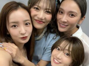 Sayaka Akimoto Instagram - 先日、宮澤佐江ちゃんの1stライブへ。
佐江のやりたい事、愛情、伝えたい事を詰めるだけ詰め込んだライブでした。
構成を考えた佐江も、これを具現化させたスタッフの皆様も、そして、川崎に参上したファンの皆様も凄いなぁと感激しました。
たまには懐古するのもいいもんだ、と新たな風が心に吹くのを感じ、前向きな気持ちになれた1日でした。
ファンの皆様もお疲れ様でした🌞
また次回も楽しみだな!