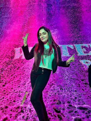 Sayantani Guhathakurta Instagram - Making memories under the city lights 💙💗💜
Swipe left ⬅️
#today #weekend #lastdayinhydrabad #citylife #december