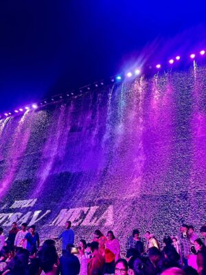Sayantani Guhathakurta Instagram - Making memories under the city lights 💙💗💜
Swipe left ⬅️
#today #weekend #lastdayinhydrabad #citylife #december