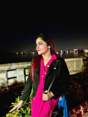 Sayantani Guhathakurta Instagram - HusenSagar Lake 🩷
Swipe left ⬅️

#hydrabaddairies #traveldairies❤️ #lightnsound  #happylife