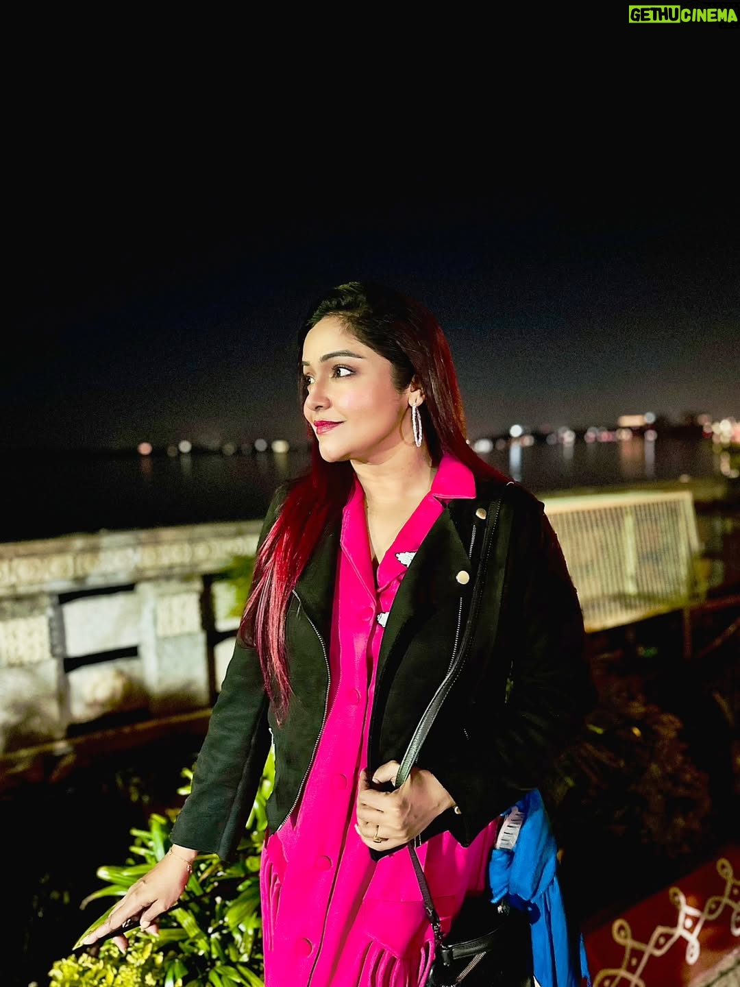 Sayantani Guhathakurta - 3K Likes - HusenSagar Lake 🩷
Swipe left ⬅️

#hydrabaddairies #traveldairies❤️ #lightnsound  #happylife