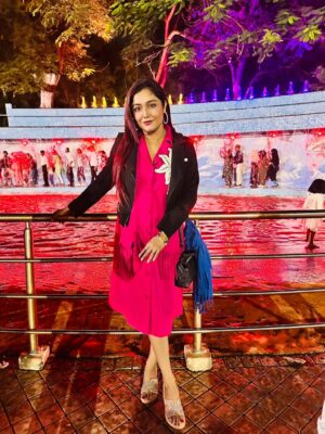 Sayantani Guhathakurta Instagram - HusenSagar Lake 🩷
Swipe left ⬅️

#hydrabaddairies #traveldairies❤️ #lightnsound  #happylife