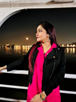 Sayantani Guhathakurta Instagram - HusenSagar Lake 🩷
Swipe left ⬅️

#hydrabaddairies #traveldairies❤️ #lightnsound  #happylife