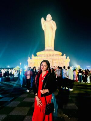 Sayantani Guhathakurta Instagram - HusenSagar Lake 🩷
Swipe left ⬅️

#hydrabaddairies #traveldairies❤️ #lightnsound  #happylife