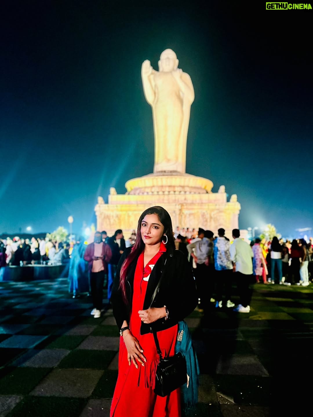Sayantani Guhathakurta - 3K Likes - HusenSagar Lake 🩷
Swipe left ⬅️

#hydrabaddairies #traveldairies❤️ #lightnsound  #happylife