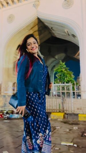 Sayantani Guhathakurta Instagram - Charminar  swag 💙

#reels #reelsinstagram #reellove #reelvideo #reeitfeelit #reelkarofeelkaro #reelkorbofeelkorbo #trending #boireeltime #charminar🏰 #hydrabad #traveldairies❤️ #december