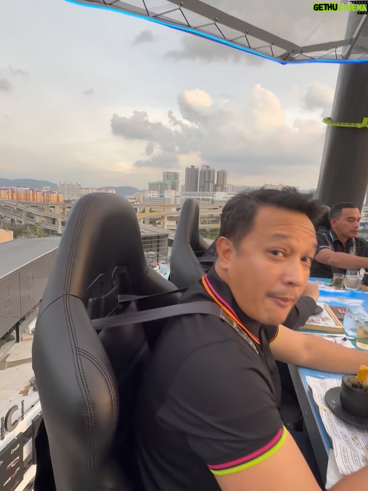 Sazzy Falak - 1.9K Likes - That one time we did “Dining in the Sky” @ditsmalaysia — because why eat on the ground when you can float with the skyline? 😌
I love heights, and being able to watch KL shift from a warm sunset into a sparkling city of lights… 😍 It’s a view I’ll remember for a very long time.

Amazing company, amazing food, and a little adrenaline — the perfect recipe for an unforgettable night.

#ditsmalaysia #nashsazzy