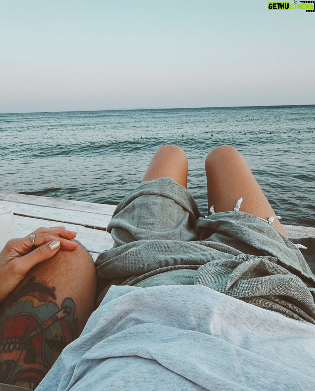 Seda Türkmen - 3.7K Likes - Aldığı kadar .. ❤️😎☀️🐚🍷🧿

Ve reklam değil Kotti muazzam ve #tavsiye pareom şahane 🫠☀️