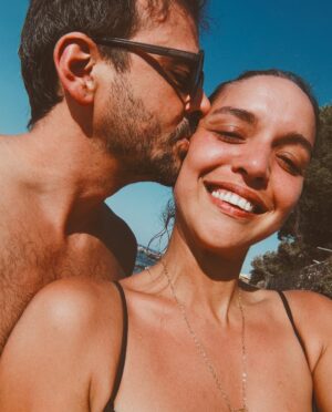 Seda Türkmen Instagram - Aldığı kadar .. ❤️😎☀️🐚🍷🧿

Ve reklam değil Kotti muazzam ve #tavsiye pareom şahane 🫠☀️
