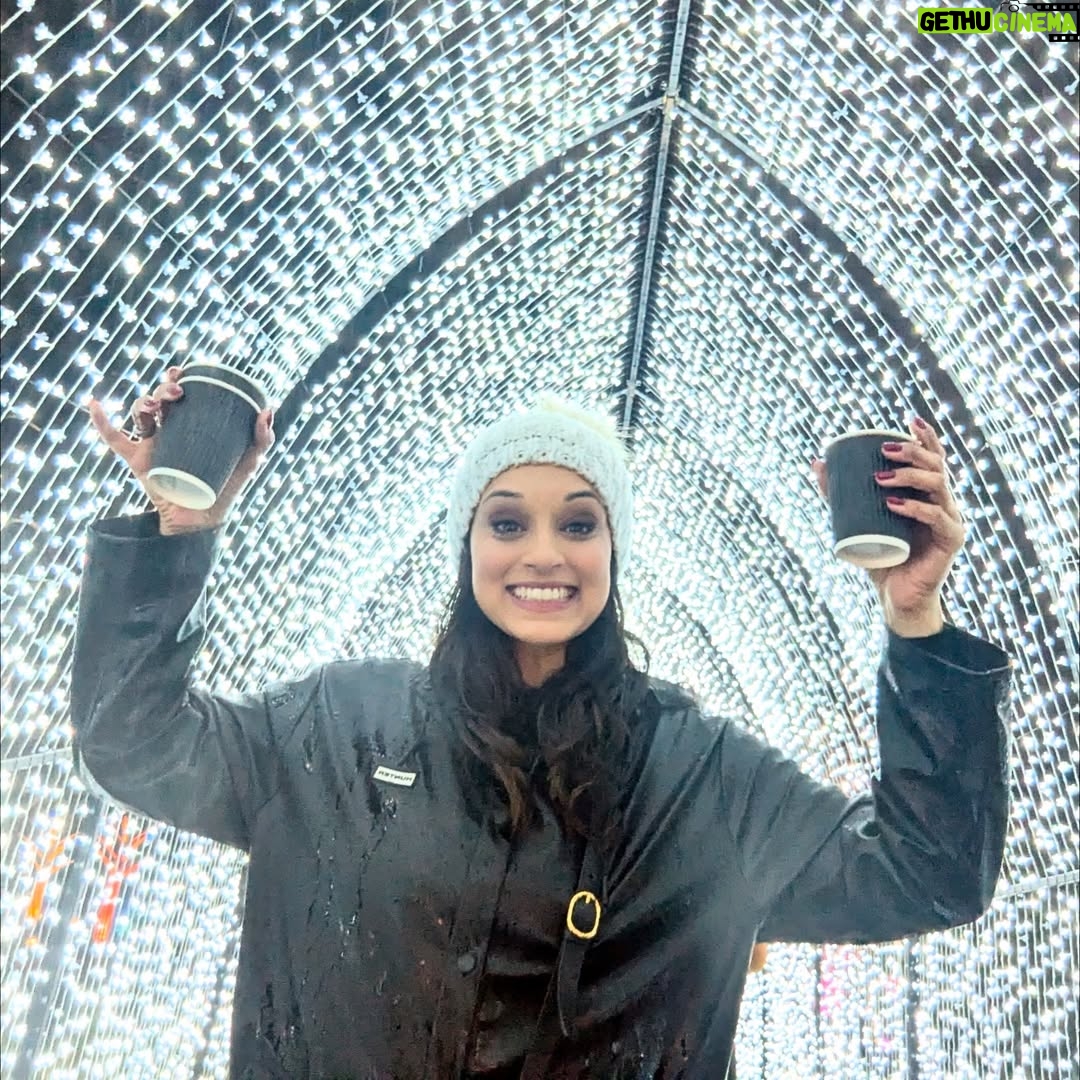 Seema Jaswal - 6.4K Likes - Christmas at Kew with you 🫶🏽

Thank you for the most beautiful evening and she even got to meet Santa! Guarantees at least one week of good behaviour 🎅🏼

#christmasatkew 
#ad-pressevent