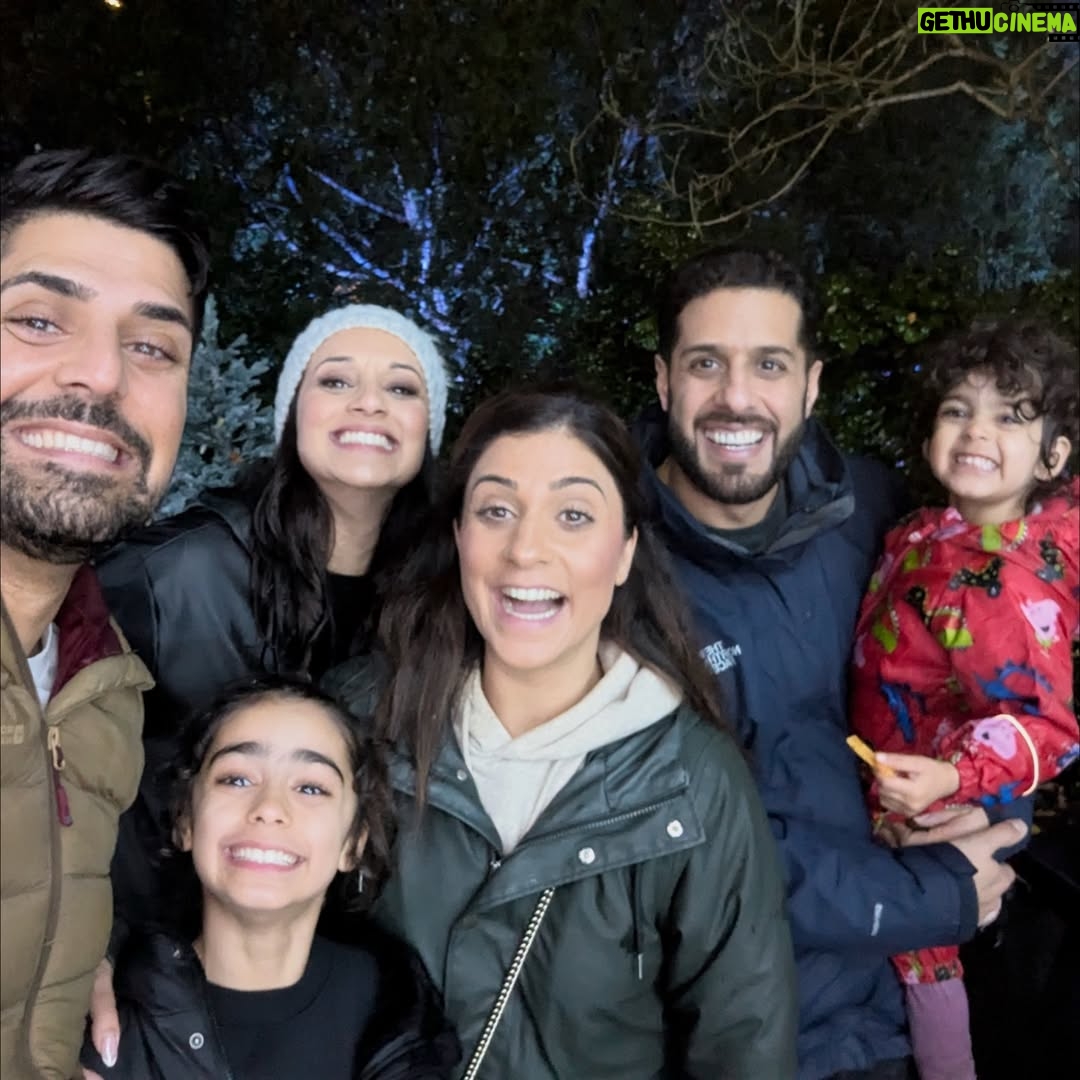 Seema Jaswal - 6.4K Likes - Christmas at Kew with you 🫶🏽

Thank you for the most beautiful evening and she even got to meet Santa! Guarantees at least one week of good behaviour 🎅🏼

#christmasatkew 
#ad-pressevent