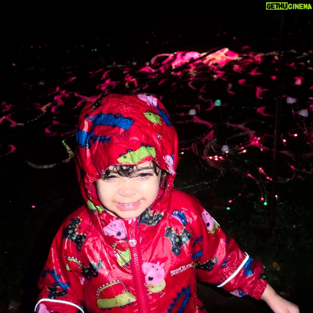 Seema Jaswal - 6.4K Likes - Christmas at Kew with you 🫶🏽

Thank you for the most beautiful evening and she even got to meet Santa! Guarantees at least one week of good behaviour 🎅🏼

#christmasatkew 
#ad-pressevent