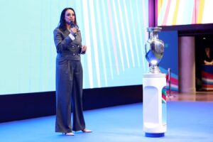 Seema Jaswal Instagram - What an honour to host the official @uefaeuro 2028 launch in the heart of Piccadilly Circus—one of the world’s most iconic stages!

The challenge? Hitting the exact reveal time of 20:28… live, with nothing but a digital clock. Pure live presenting pressure and moments like this are exactly why I love what I do.

Sharing the stage with true football legends @themichaelowen @no1shaygiven Ashley Williams and John Collins made the night even more special. 
Brilliant voices, brilliant energy.

Huge thanks to the incredible UEFA team for trusting me with such a landmark moment. Launching UEFA EURO 2028 on home soil is something I’ll never forget and this tournament is going to be unforgettable. 💛⚽️

Suit by @lkbennettlondon ✨
See you in 2028… 👀

👇 Which host city are you most excited for?

#EURO2028 #UEFAEURO2028 #UEFA #Football #LiveBroadcast