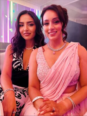 Seema Jaswal Instagram - From pitch side to a pretty in pink sari moment! ✨💫

What a wonderful night at the Asian Restaurant & Takeaway Awards (ARTA).

It was a honour to present the Champion of Champions award and stand amongst the incredible talent that makes this industry so special.

Behind every dish lies a story of dedication, resilience, heritage and heart. ARTA is a powerful celebration of those stories and a beautiful reminder of how food connects us all.

To all the nominees and winners, your passion and craft inspire so many. Long may your success continue. 💛

#ARTA2025 #AsianRestaurantAwards #ChampionOfChampions #CelebratingExcellence

🥻 @nikazaasiancouture 
💎 @amorejewelsx 
💄 @reenathindmua 
💫 @anishavasanicreates 
🥘 @madhusofficial