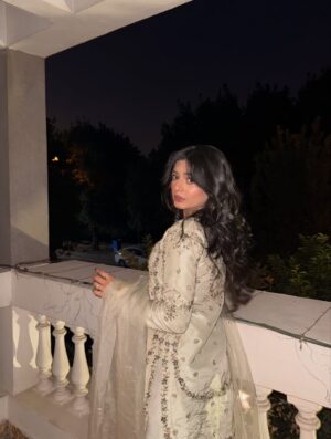 Sehar Khan Instagram - I love how everyone is excited for my wedding… but it’s not happening anytime soon. Or is it? ;)

@ahmad.sultaan 
@toniandguypk 
@iamwaleednadeem
