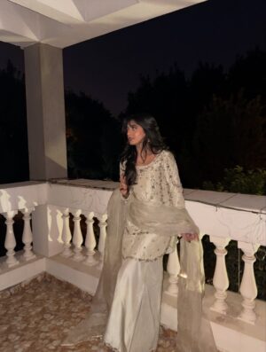 Sehar Khan Instagram - I love how everyone is excited for my wedding… but it’s not happening anytime soon. Or is it? ;)

@ahmad.sultaan 
@toniandguypk 
@iamwaleednadeem
