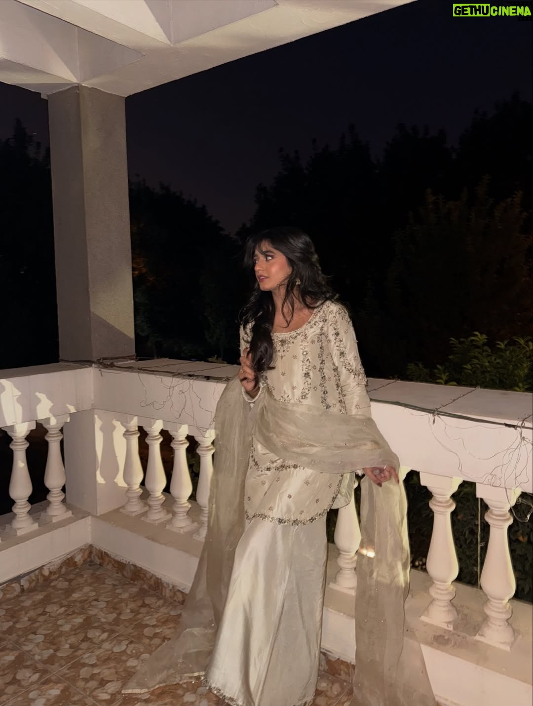 Sehar Khan - 629.9K Likes - I love how everyone is excited for my wedding… but it’s not happening anytime soon. Or is it? ;)

@ahmad.sultaan 
@toniandguypk 
@iamwaleednadeem