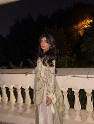 Sehar Khan Instagram - I love how everyone is excited for my wedding… but it’s not happening anytime soon. Or is it? ;)

@ahmad.sultaan 
@toniandguypk 
@iamwaleednadeem