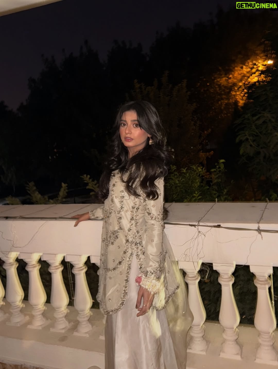 Sehar Khan - 629.9K Likes - I love how everyone is excited for my wedding… but it’s not happening anytime soon. Or is it? ;)

@ahmad.sultaan 
@toniandguypk 
@iamwaleednadeem