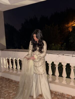 Sehar Khan Instagram - I love how everyone is excited for my wedding… but it’s not happening anytime soon. Or is it? ;)

@ahmad.sultaan 
@toniandguypk 
@iamwaleednadeem