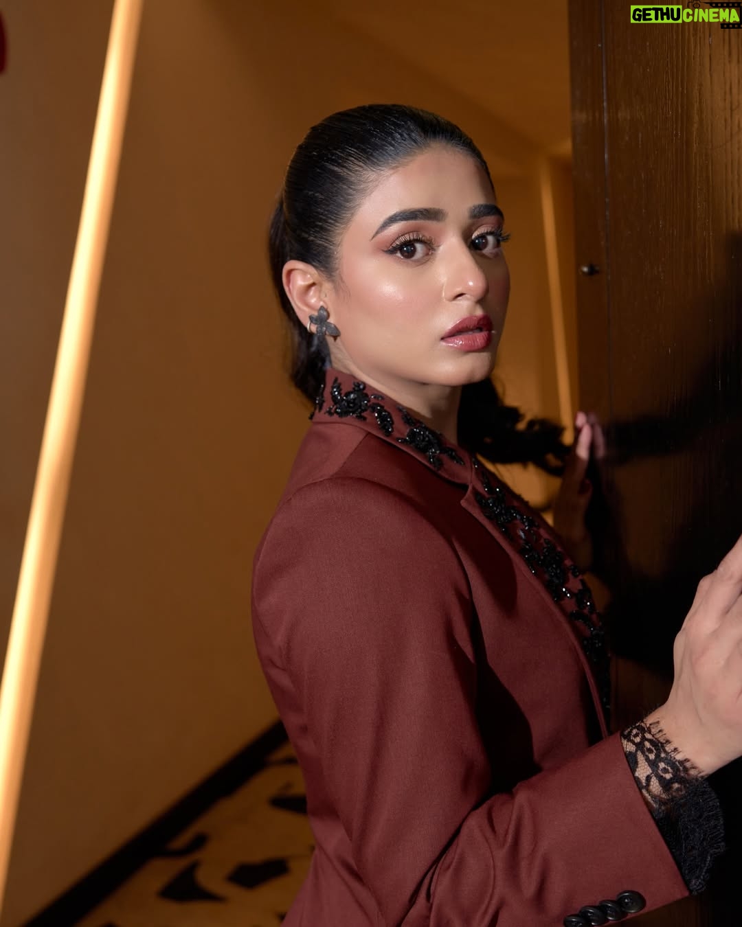 Sehar Khan - 205K Likes - Kashf’s night ✨

Photography: @muizzsajid @muhammadwasif 
Makeup: @tahira_makeup_art @toniandguypk 
dress: @sglondonofficial 
shoes: @paradoxlondonpk 
jewel: @reetpehal 
styling: @rida_aurangzaib
