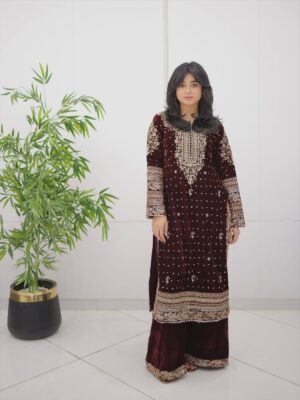 Sehar Khan Instagram - 11:11 sale is live now on @haseensofficial Grab your favorite festive fits at flat 65% and 25% off

makeup @thetriosalon_clifton 
@artisticrahulchouhan @cutsbyribaat 
PR coordination : @stylebywardakayani