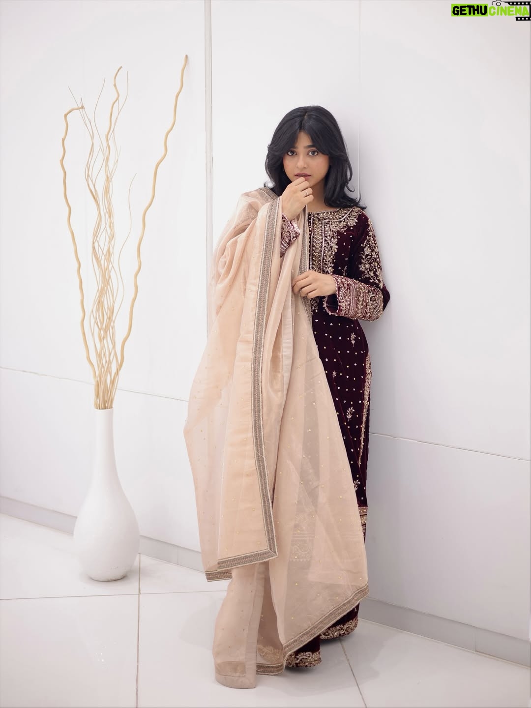 Sehar Khan - 188.9K Likes - 11:11 sale is live now on @haseensofficial Grab your favorite festive fits at flat 65% and 25% off

makeup @thetriosalon_clifton 
@artisticrahulchouhan @cutsbyribaat 
PR coordination : @stylebywardakayani