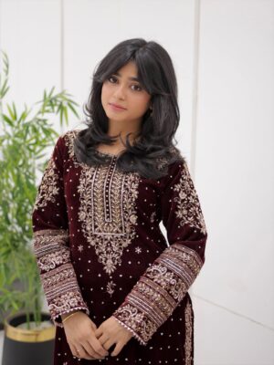 Sehar Khan Instagram - 11:11 sale is live now on @haseensofficial Grab your favorite festive fits at flat 65% and 25% off

makeup @thetriosalon_clifton 
@artisticrahulchouhan @cutsbyribaat 
PR coordination : @stylebywardakayani
