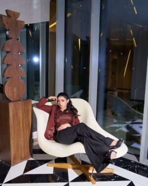 Sehar Khan Instagram - Kashf’s night ✨

Photography: @muizzsajid @muhammadwasif 
Makeup: @tahira_makeup_art @toniandguypk 
dress: @sglondonofficial 
shoes: @paradoxlondonpk 
jewel: @reetpehal 
styling: @rida_aurangzaib