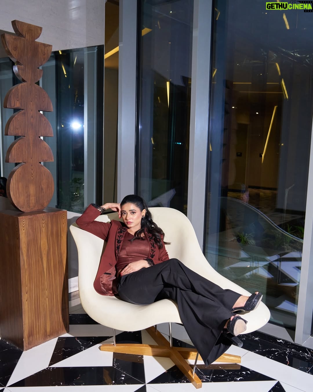 Sehar Khan - 205K Likes - Kashf’s night ✨

Photography: @muizzsajid @muhammadwasif 
Makeup: @tahira_makeup_art @toniandguypk 
dress: @sglondonofficial 
shoes: @paradoxlondonpk 
jewel: @reetpehal 
styling: @rida_aurangzaib