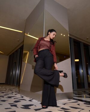 Sehar Khan Instagram - Kashf’s night ✨

Photography: @muizzsajid @muhammadwasif 
Makeup: @tahira_makeup_art @toniandguypk 
dress: @sglondonofficial 
shoes: @paradoxlondonpk 
jewel: @reetpehal 
styling: @rida_aurangzaib