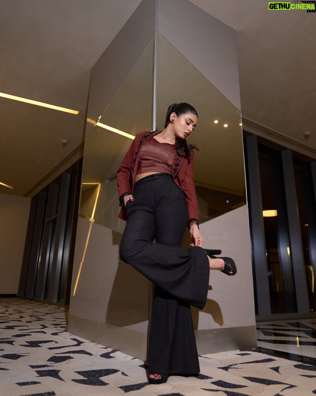 Sehar Khan - 205K Likes - Kashf’s night ✨

Photography: @muizzsajid @muhammadwasif 
Makeup: @tahira_makeup_art @toniandguypk 
dress: @sglondonofficial 
shoes: @paradoxlondonpk 
jewel: @reetpehal 
styling: @rida_aurangzaib