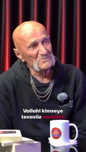 Selen Görgüzel Instagram - Coşkun Göğen, yıllardır akıllarda yer eden ve Yeşilçam filmlerinin vazgeçilmez kötüsü olarak kendisine yöneltilen en çarpıcı sorulara cevap veriyor! 🤫

Selen Görgüzel’in merak edilen sorusu: “İlk kime tecavüz ettin?”

Usta oyuncu, bu role ilk nasıl büründüğünü, o dönemin şartlarını ve elbette ki bu sahnelerin tamamının sadece bir senaryo gereği olduğunu vurgulayarak, Yeşilçam’ın kamera arkasını anlatıyor.

👩🏼‍💻 Yapımını @wediacorp’un üstlendiği, Selen Görgüzel’in sunduğu Selen Görgüzel’le Cam Masa, Şimdi Selen_Gorguzel YouTube Kanalımızda 💘 

🔔 Bölümleri kaçırmamak için ABONE OL!

👗Kıyafet sponsorumuza katkıları için teşekkür ederiz — @idyl