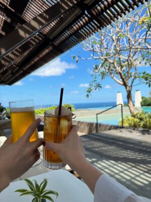 Seo Yu-na Instagram - _ 겨울이와 셋이 함께 떠난 Bali , ❄️
모든 순간 순간이 행복했던 🧸🤍 
🎂🍹👶🏻🍌🥩🦎🙉🐶🥗🫂🤎
