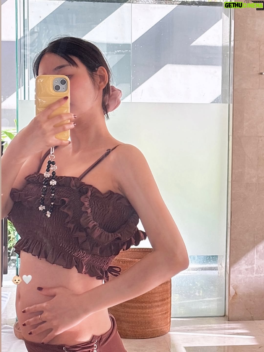 Seo Yu-na - 11.9K Likes - _ 겨울이와 셋이 함께 떠난 Bali , ❄️
모든 순간 순간이 행복했던 🧸🤍 
🎂🍹👶🏻🍌🥩🦎🙉🐶🥗🫂🤎