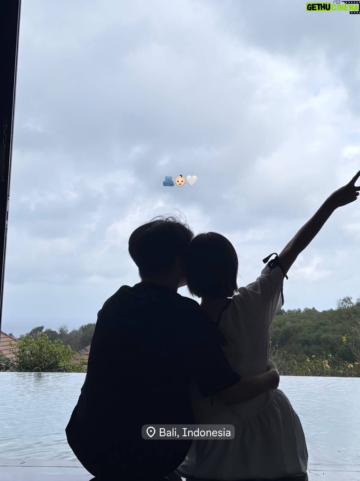 Seo Yu-na - 11.9K Likes - _ 겨울이와 셋이 함께 떠난 Bali , ❄️
모든 순간 순간이 행복했던 🧸🤍 
🎂🍹👶🏻🍌🥩🦎🙉🐶🥗🫂🤎