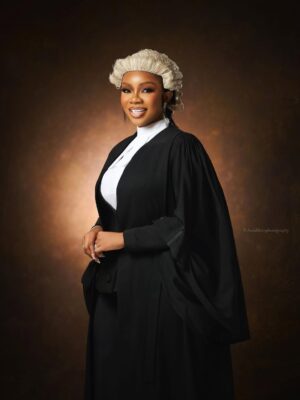 Serwaa Amihere Instagram - 40 subjects. 40 exams. Over 2,500 lecture-hours. More than 8,000 hours of private studies and group discussions. A thousand plus judicial decisions. Several volumes of textbooks and monographs. Dozens of enactments, and many more dozens of pens, pencils, markers, highlighters, and sticky notes. Sleepy days and sleepless nights. This is the aspect of my life which I’ve carefully kept away from the public in the last 5 years. Thanks to God, my beloved family and you, wonderful individuals, who supported me through it all. To a new chapter🥂