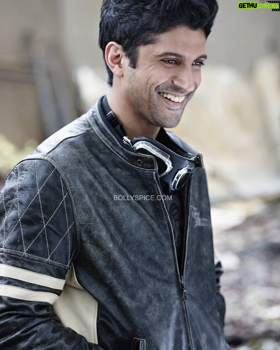 Shabana Azmi - 7.1K Likes - So so proud of you @faroutakhtar . I loved #120Bahadur and your performance is sincere ,heartfelt and subtle. Cant believe that the actor who plays #Shaitan Singh is the same actor who played Imran in Zindagi Na Milegi Dobara. 
Congratulations to you and #RiteshSidhwani and the entire team👏