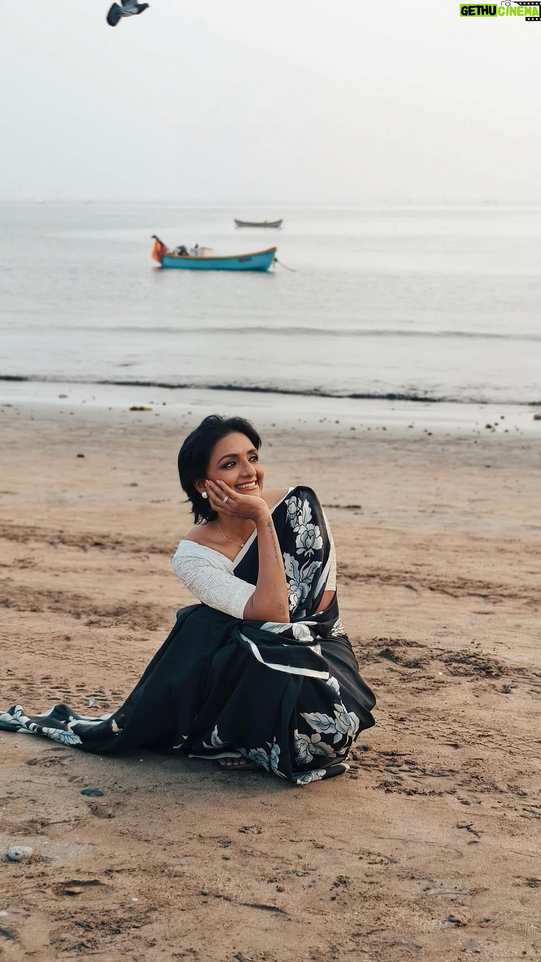 Shanti Priya - 17.3K Likes - लहरों के साथ बहता हुआ मन.... ♥️

Saree :- @sujatradesigns 

#ShanthiPriya

[ Shanthi Priya, fashion, beach, style, montage, peace, candid, sunset vibes, elegant, saree, ocean side, fyp, explore, explore page ]