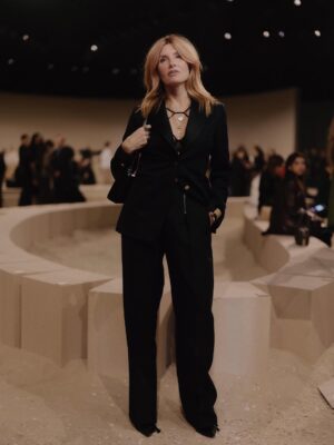 Sharon Horgan Instagram - Thank you Paris and @hermes. It was all beautiful 

@hermes Suit and boots and bag and bracelet
@agentprovocateur bra
@branchonthepark necklaces and rings
@florriewhitemakeup 
@knightjosh hair
@sivey_ hot date