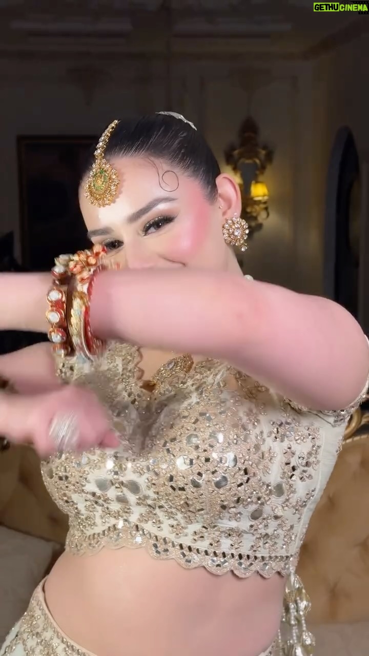 Shazeal Shoukat - 31.5K Likes - When your fit is doing all the talk ✨
👗@abhinavmishra_ 
💄@aroojmua @glitzandglam._official 
💎💍@opalbymadihaihsan 💕
📸@aqsamehboob_ 
Especial thanks to each one of you 
(Style, sangeet, ootd, love yourself, winter wedding’s, fashion)
#shazealshoukat