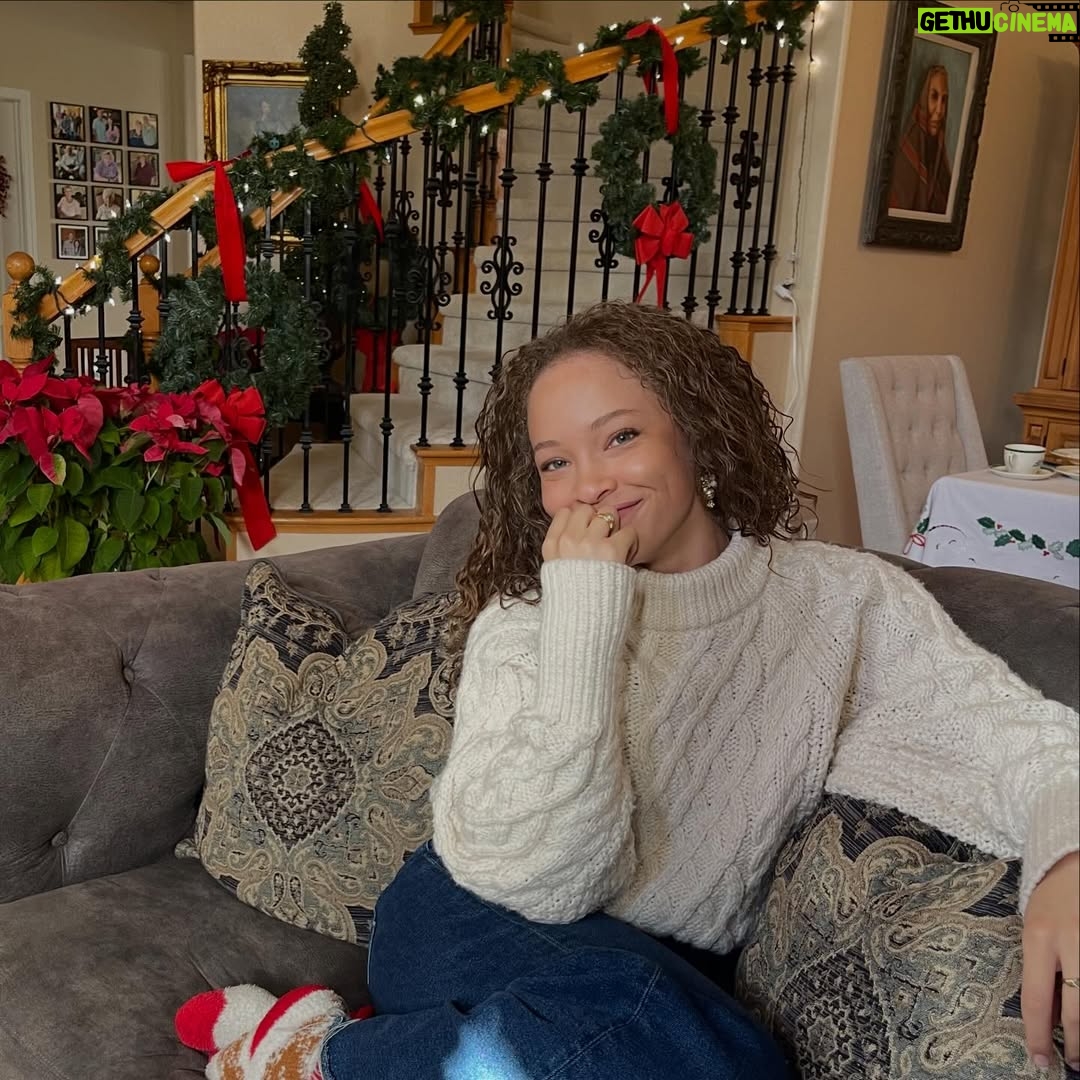 Shelby Simmons - 7.1K Likes - ⭐️Merry Christmas⭐️ Tis the season of love and new life! We’re coming to the end of another year and I’m just reminded of how important it is to end it on the highest note. It’s expensive buying presents for everyone and where there is family, there’s DRAMA, but this year, for the first time at least for me, I was excited to pick out gifts and spend time listening to the drama. I’ll never get another family, and it’s only once a year I get to see them all. Regardless of everything else these are the people who shaped us and we have shaped them, isn’t that kind of beautiful?