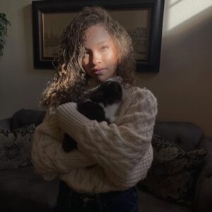 Shelby Simmons Instagram - ⭐️Merry Christmas⭐️ Tis the season of love and new life! We’re coming to the end of another year and I’m just reminded of how important it is to end it on the highest note. It’s expensive buying presents for everyone and where there is family, there’s DRAMA, but this year, for the first time at least for me, I was excited to pick out gifts and spend time listening to the drama. I’ll never get another family, and it’s only once a year I get to see them all. Regardless of everything else these are the people who shaped us and we have shaped them, isn’t that kind of beautiful?