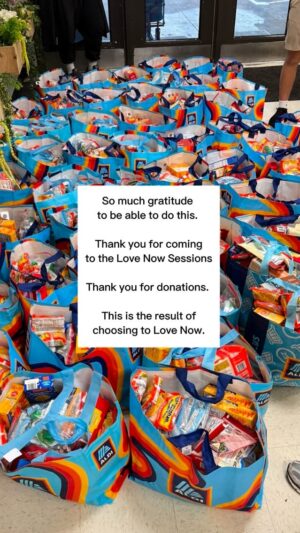 Sheryl Crow Instagram - Thank you. 💚 Thank you for coming to the Love Now Sessions, for your donations, and for being a part of this. We are so grateful to be able to make Thanksgiving break a little easier for 200 families in Nashville.
We’re going to keep going - next up is groceries for the long holiday break and getting cold weather gear to kids who need it. Keep an eye out here for how you can participate, and head to www.welovenow.org for concert info and ways to donate.
My heart is full of gratitude. #LoveNow💚