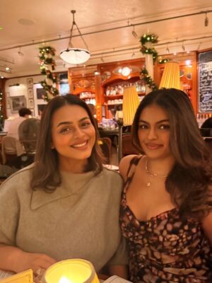 Shilpa Shirodkar Instagram - A perfect birthday dinner for a perfect daughter. Family, food, and endless joy. ❤️
#ShilpaShirodkar