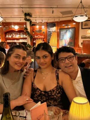 Shilpa Shirodkar Instagram - A perfect birthday dinner for a perfect daughter. Family, food, and endless joy. ❤️
#ShilpaShirodkar